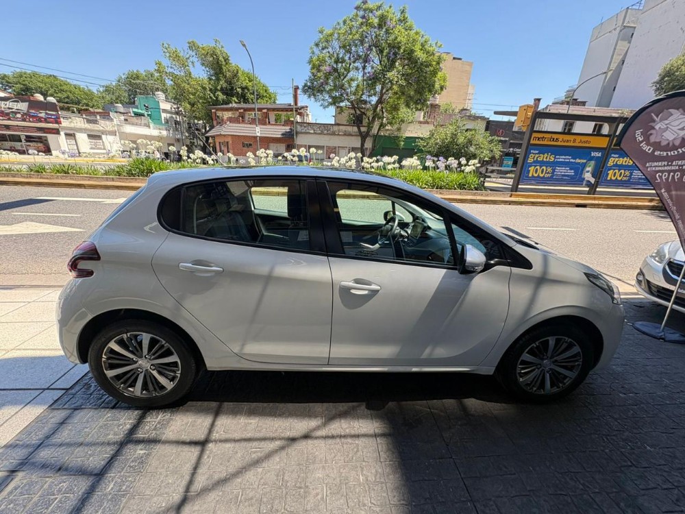 Peugeot 208 Feline — foto 15